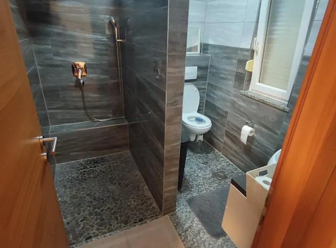 Sanja I فيلة تروغير