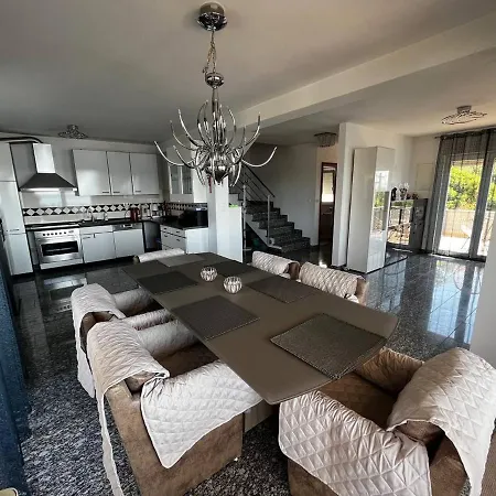 Villa Sanja I